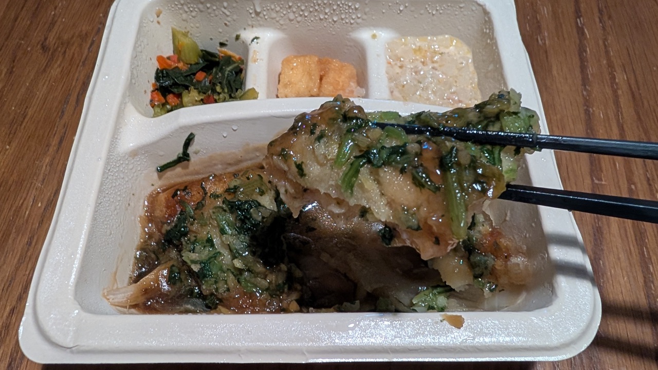 箸でほぐした白身魚